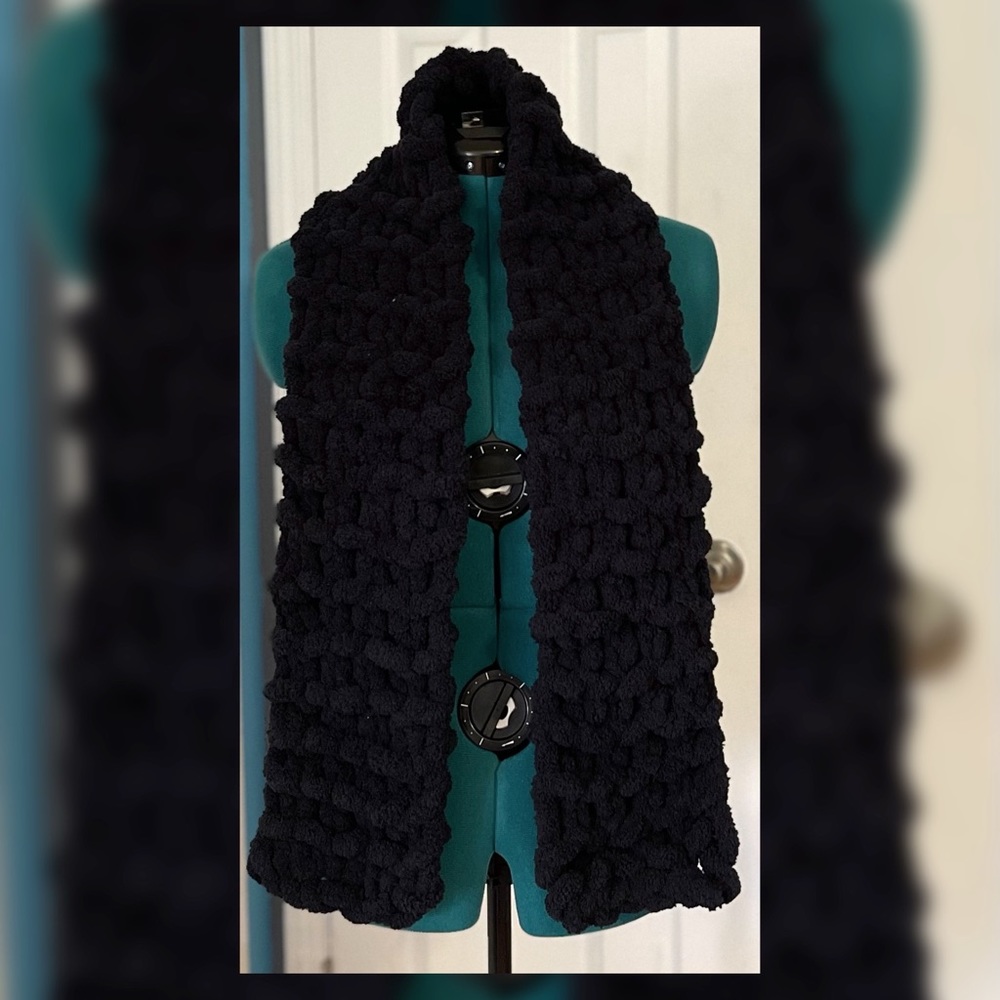 Handmade Hand Crafted Knit Chunky Blanket Scarf Black - Picture 4 of 4